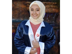 Okul Birinciliği İşlenmeyen Nesibe, Diş Fakültesini Kazandı