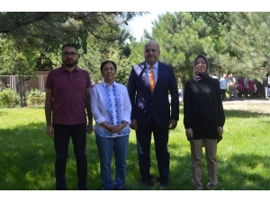 İlaçla Değil, Sevgi İle Tedavi Oluyorlar