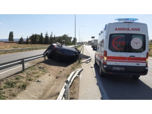 Kontrolden Çıkan Otomobil Devrildi: 2 Yaralı