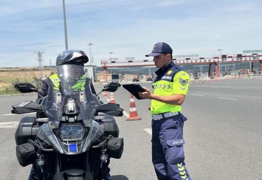 canakkale-de-jandarma-4-bin-576-arac-denetledi