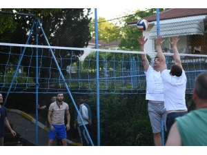 Başkan Kocaman, Vatandaşlarla Voleybol Oynadı