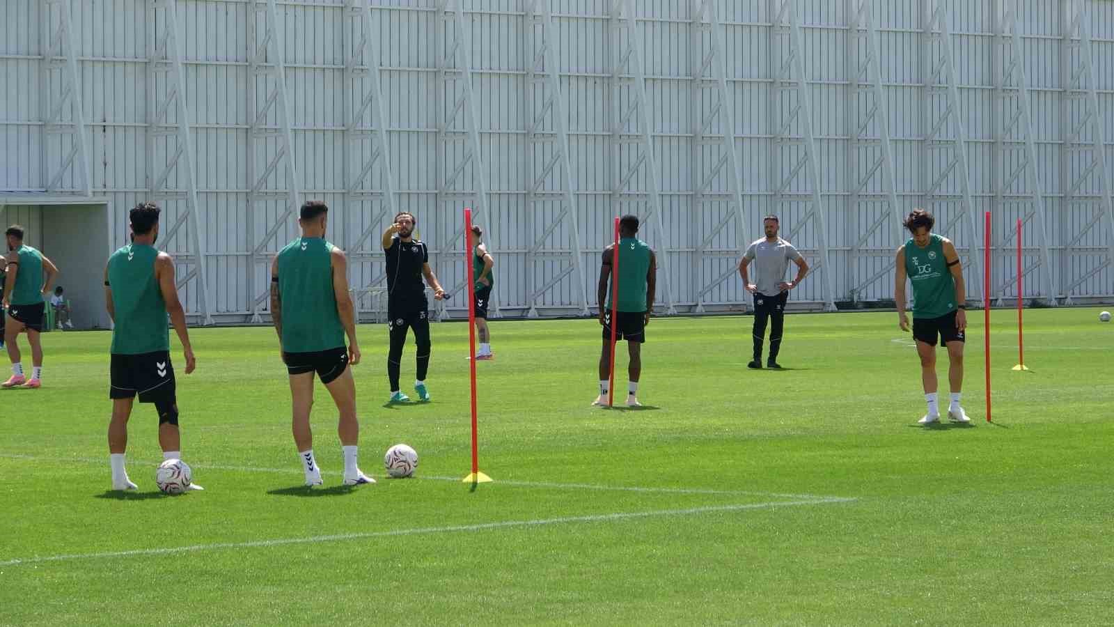 konyaspor-fenerbahce-maci-hazirliklarina-devam-etti