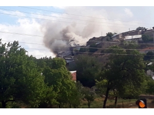 Gümüşhane’nin Tekke Köyündeki Yangında 3 Evde Hasar Oluştu