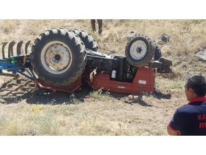 Devrilen Traktörün Altında Kalan Yaşlı Adam Öldü