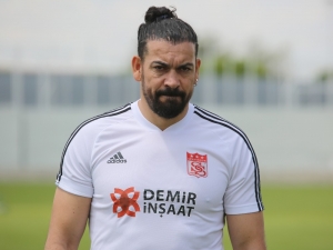 Servet Çetin: “Sivasspor Ligde Olmazsa Olmaz”