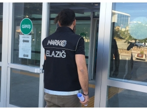 Polis Önce İçiciyi, Sonra Uyuşturucu Satıcısını Yakaladı