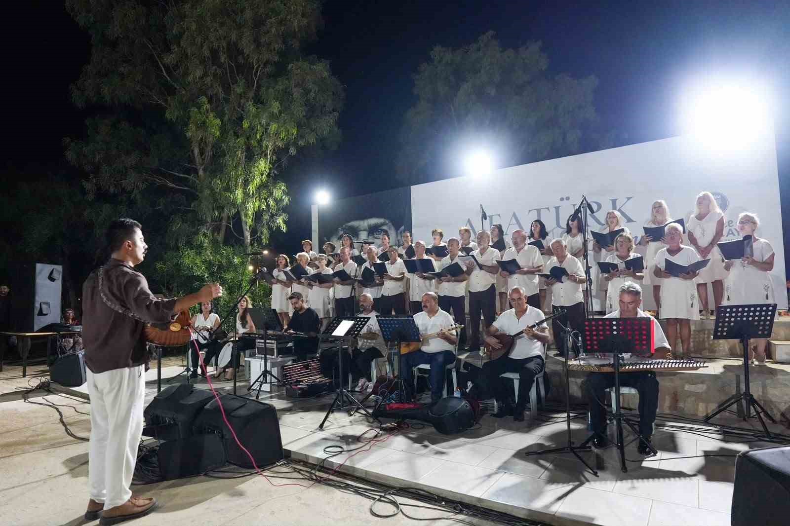 didim-belediyesi-halk-muzigi-korosu-konserine-vatandaslardan-yogun-ilgi