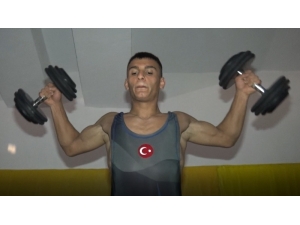 Ağabeyinin Teşvikiyle Güreşe Başladı, Şimdi Başarıdan Başarıya Koşuyor