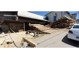 Tomrukların Altında Kalan Adam Can Verdi