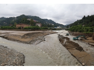 Rize’de Selde Kaybolan Şahsı Arama Çalışmaları 3. Gününde Devam Ediyor