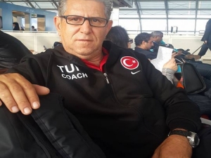 Milli Antrenör Toprağa, Can Dostu Köpeği Hayvanseverlere Verildi