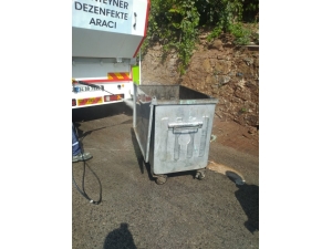 İzmit’te Konteynırlar Temizleniyor