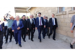 Bakan Kurum Isparta Millet Bahçesi Yapılacak Bölgede İncelemelerde Bulundu