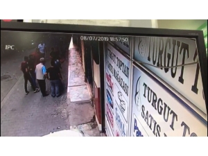 Pişkin Hırsız Dükkan Sahibi Ve 2 Oğlunu Vurdu: 1 Ağır 3 Yaralı