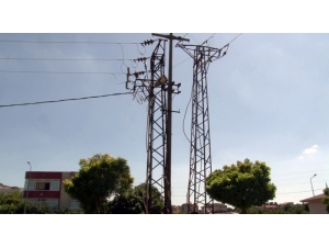 Büyükçekmece’de Elektrik Direğine Çıkan Kişi Elektrik Çarpması Sonucu Ağır Yaralandı