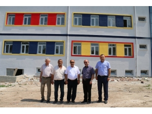 Müdür Başyiğit, Hisarcık İmam Hatip Ortaokulu İnşaatında İncelemelerde Bulundu