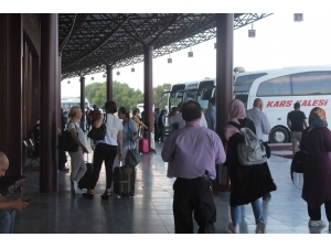 Eskişehir Otobüs Terminalinde Bayram Hareketliliği