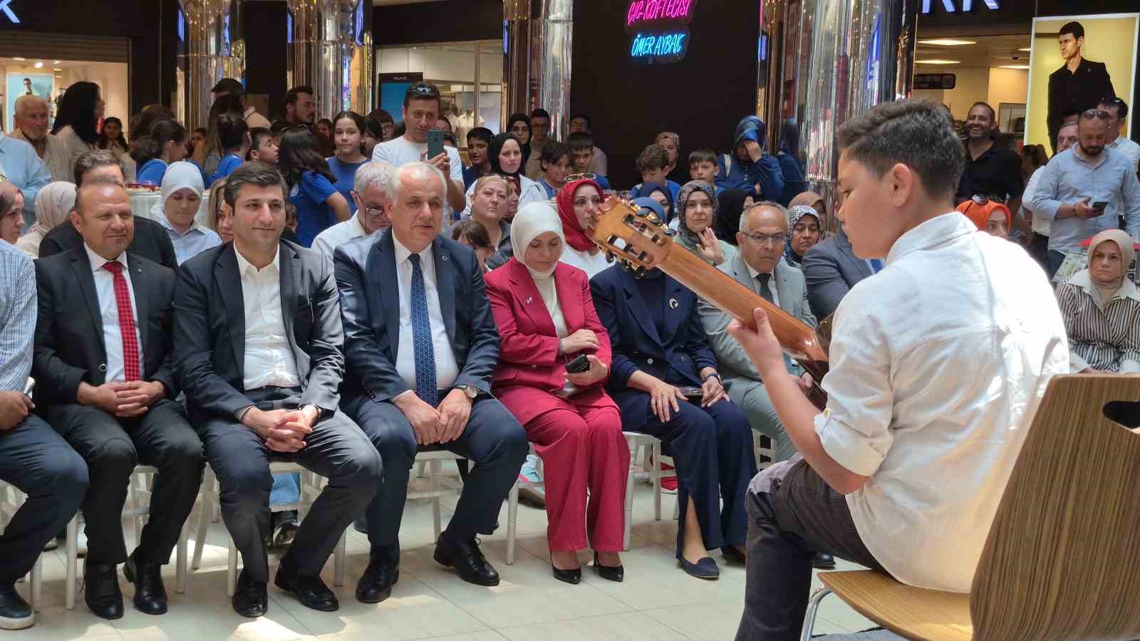 ortaokul-ogrencilerinin-sira-disi-tasarimlari-dikkat-cekti