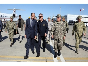 Bakan Akar Ve Komutanlar Kktc’de