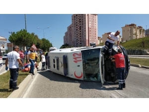 Samsun’da Ambulans Kaza Yaptı: 2 Sağlıkçı Yaralandı