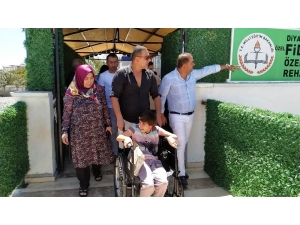 Berdan Mardini, Diyarbakır’ Özel Eğitim Ve Rehabilitasyon Merkezini Ziyaret Etti