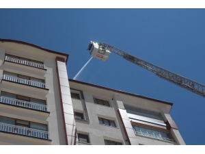 Elazığ’da 12 Katlı Binanın Çatı Katında Yangın