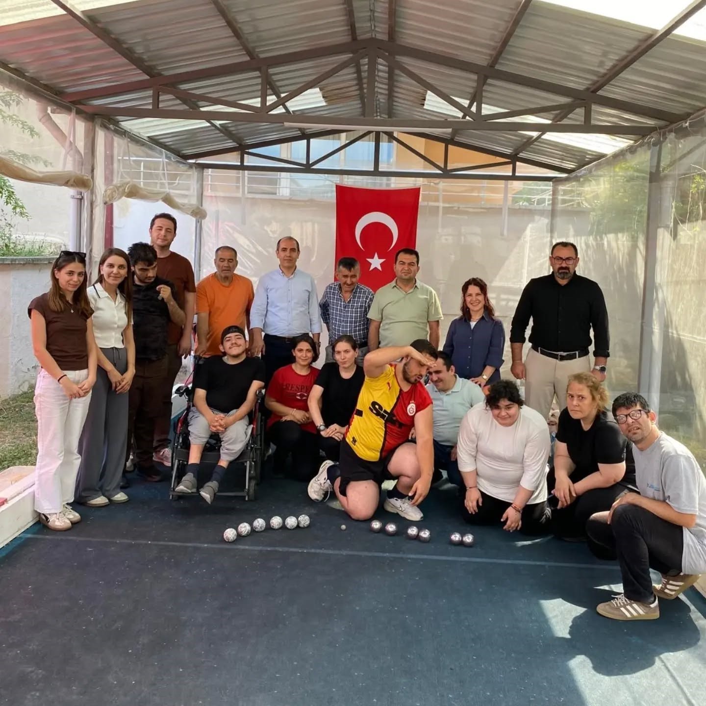 bocce-sahasinda-kusaklar-bulustu