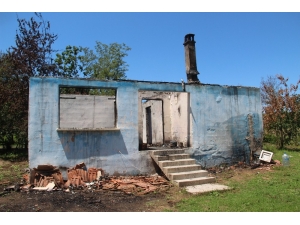 Evi Yanan Yaşlı Kadına Yardım Eli