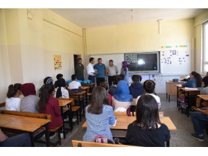 Dursunbey’de "Kitap Kurdu" Yarışması Ödülleri Verildi