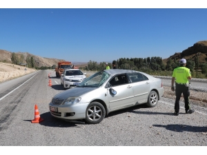 Sivas’ta Trafik Kazası: 2 Yaralı