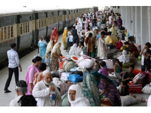 Pakistan, Hindistan’la Tren Seferlerini Durdurdu