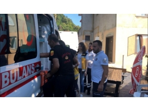 Yangında Mahsur Kalan Yaşlı Adamı Ablası Kurtardı