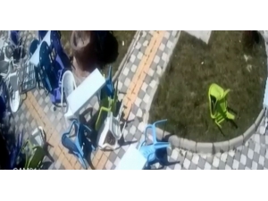 Kütahya’da Şiddetli Rüzgar Ve Hortum Hasara Yol Açtı