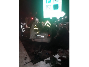 İzmir-istanbul Otoyolu’nun Turgutlu Kavşağı Yakınlarında Meydana Gelen Trafik Kazasında, Bir Otomobilin Bariyerlere Çarpması Sonucu 3 Kişi Öldü, 2 Kişi Yaralandı. Yaralılar Ambulansla Hastaneye Kaldırıldı.