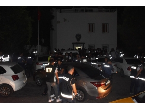 300 Polis Barlar Sokağına Girip Ünlü Mekanları Didik Didik Aradı