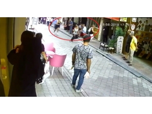 Kadınların Cadde Üzerindeki “Eş” Kavgası Kamerada