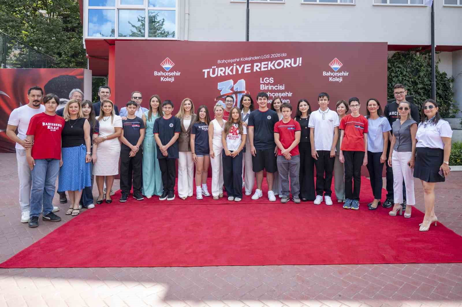 bahcesehir-koleji-nden-lgs-de-basari-31-ogrenci-tam-puanla-turkiye-birincisi-oldu