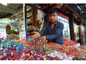 Bayram Şekerleri Tezgahları Süslüyor