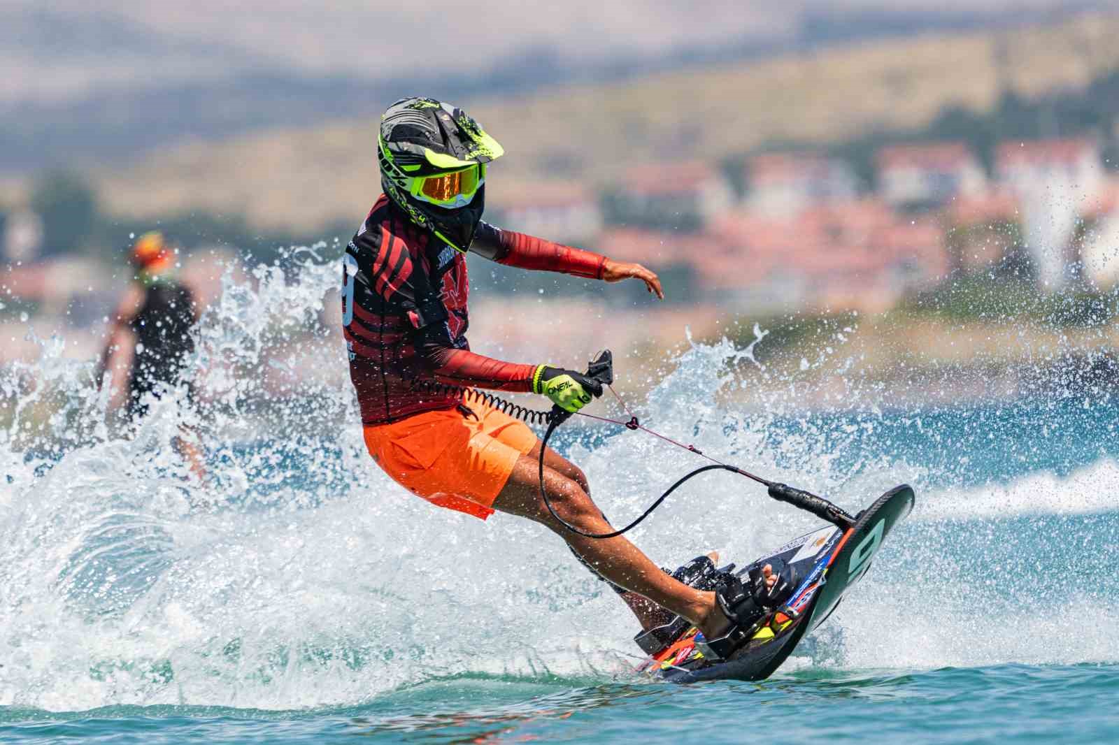 dunya-motosurf-sampiyonasi-nda-heyecan-basladi