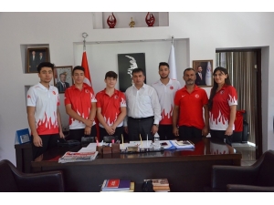 Şampiyon Taekwondoculardan Eskici’ye Ziyaret