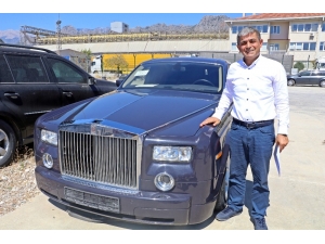 Gümrüğe Takılan Ve Sahibi Gizli Tutulan 4 Milyonluk Lüks Araç E-ihaleyle Satılacak