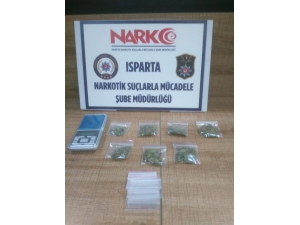 Balkonda Uyuşturucu Satışına Suçüstü Baskın: 5 Gözaltı