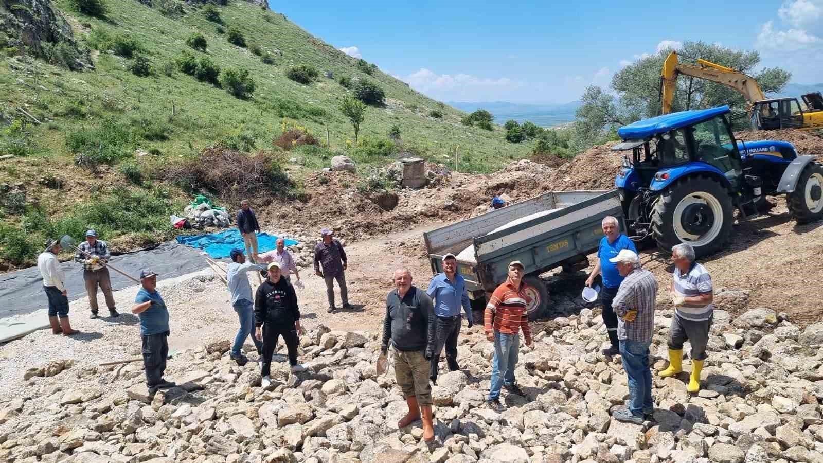 imece-usuluyle-koylerinin-icme-suyu-hattini-yenilediler