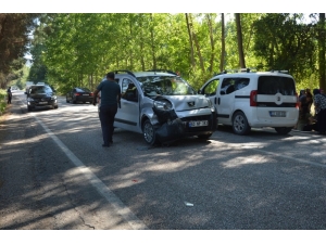 Tokat’ta Trafik Kazası: 2 Yaralı