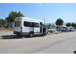 Tokat’ta Yolcu Minibüsü Refüje Çıktı: 6 Yaralı