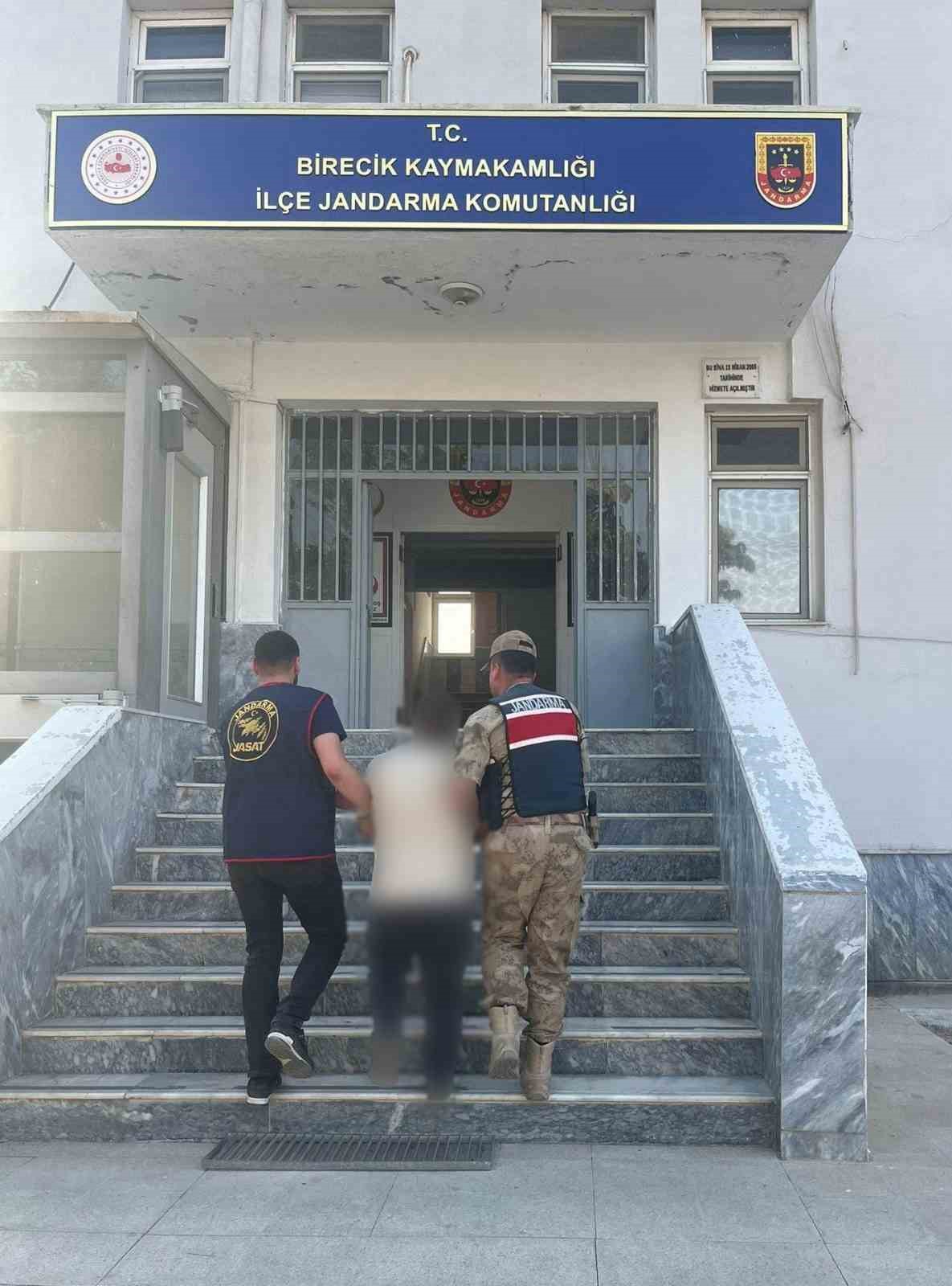 sanliurfa-da-hirsizliktan-aranan-hukumlu-yakalandi