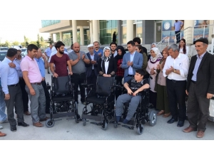 Erciş Belediyesinden Engelli Vatandaşlara Akülü Araba