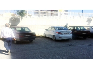 Kendi Otomobilinin Benzerine Bindi, Polis Arayınca Yanlışı Fark Etti