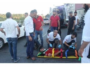 Kontrolden Çıkan Motosiklet Bariyerlere Çarptı, Sürücüsü Yaralandı