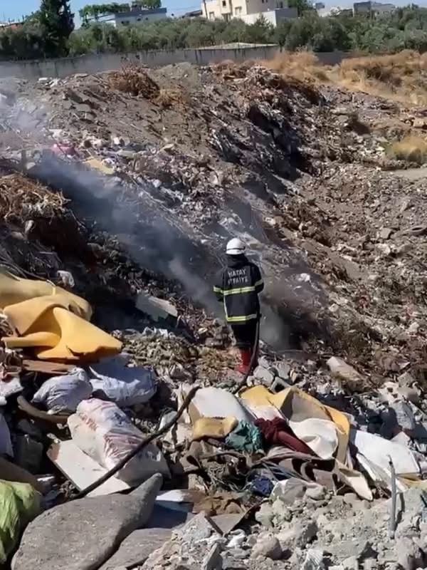 erzin-de-copluk-alaninda-cikan-yangin-kontrol-altina-alindi
